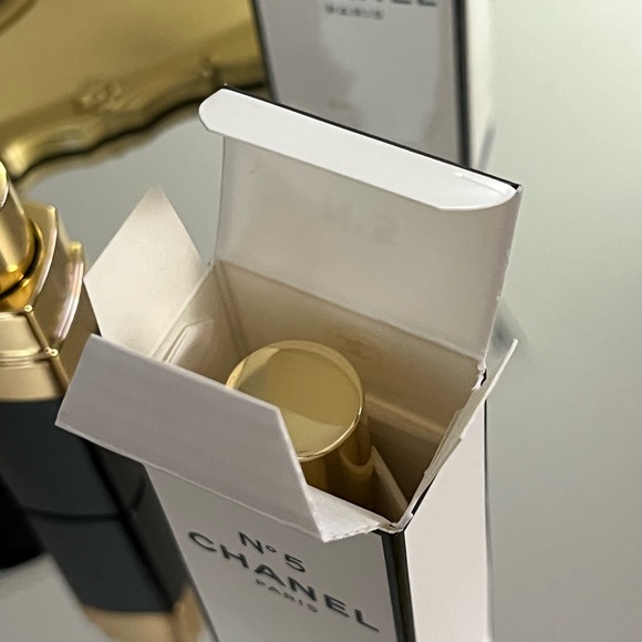 CHANEL No. 5 purse - Picture 2 of 3